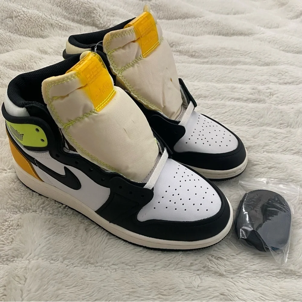 Jordan 1 Retro High Kids Black White Volt University Gold GS Sneakers Size 5Y